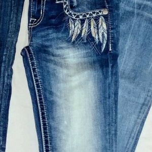 ISO!!!! Looking for a size 26 feathered miss me’s